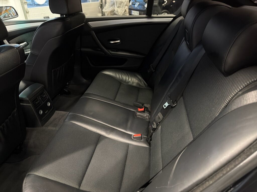 BMW 523 2007 Musta