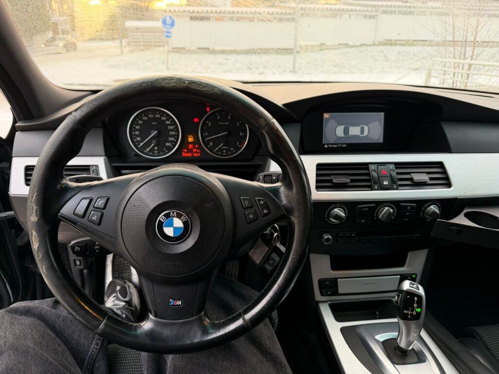 BMW 523 2007 Musta