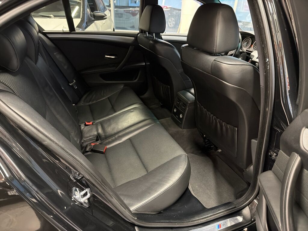 BMW 523 2007 Musta
