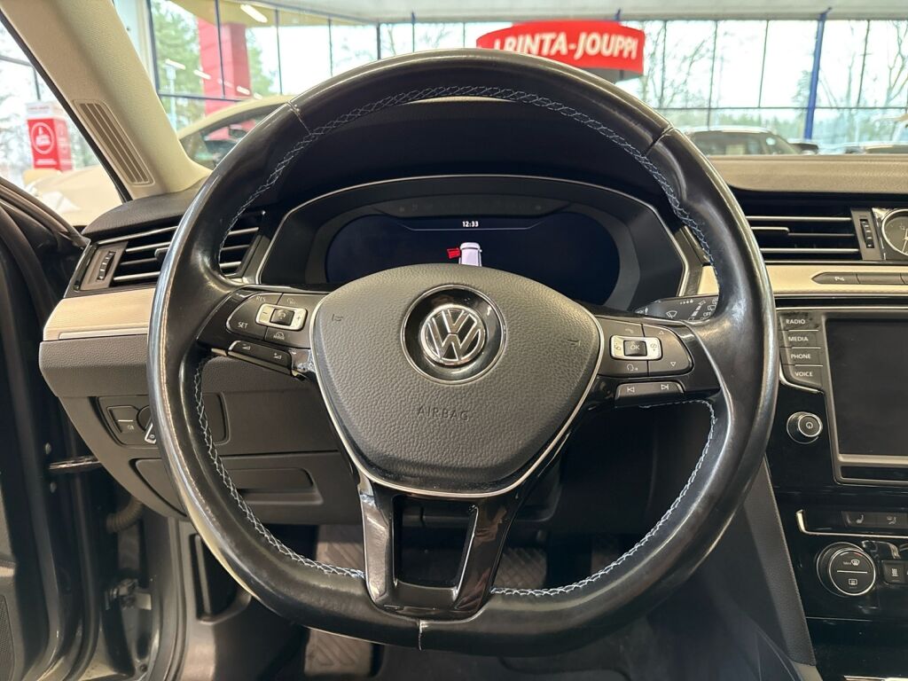 Volkswagen Passat 2017 Ruskea (beige)