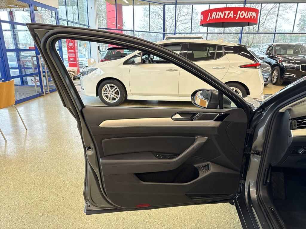 Volkswagen Passat 2017 Ruskea (beige)