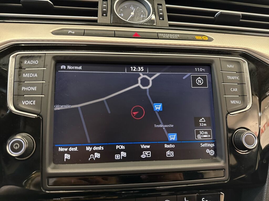 Volkswagen Passat 2017 Ruskea (beige)