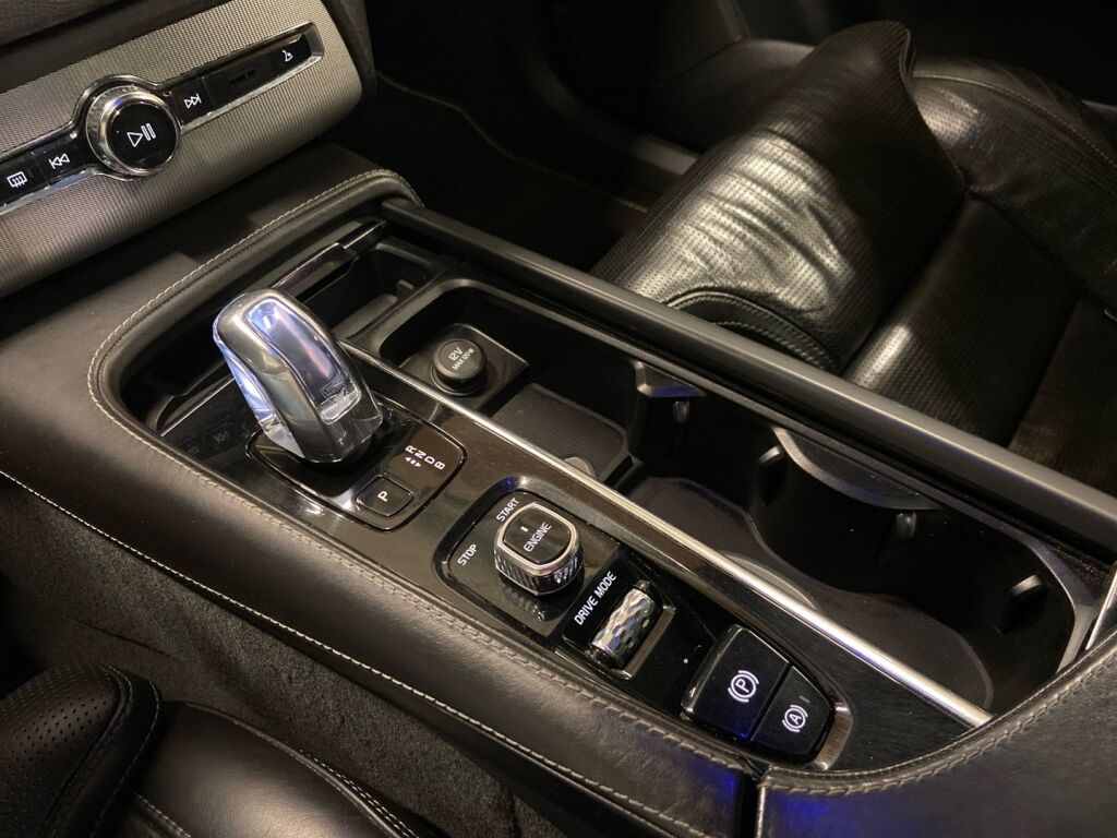 Volvo XC90 2016 Musta