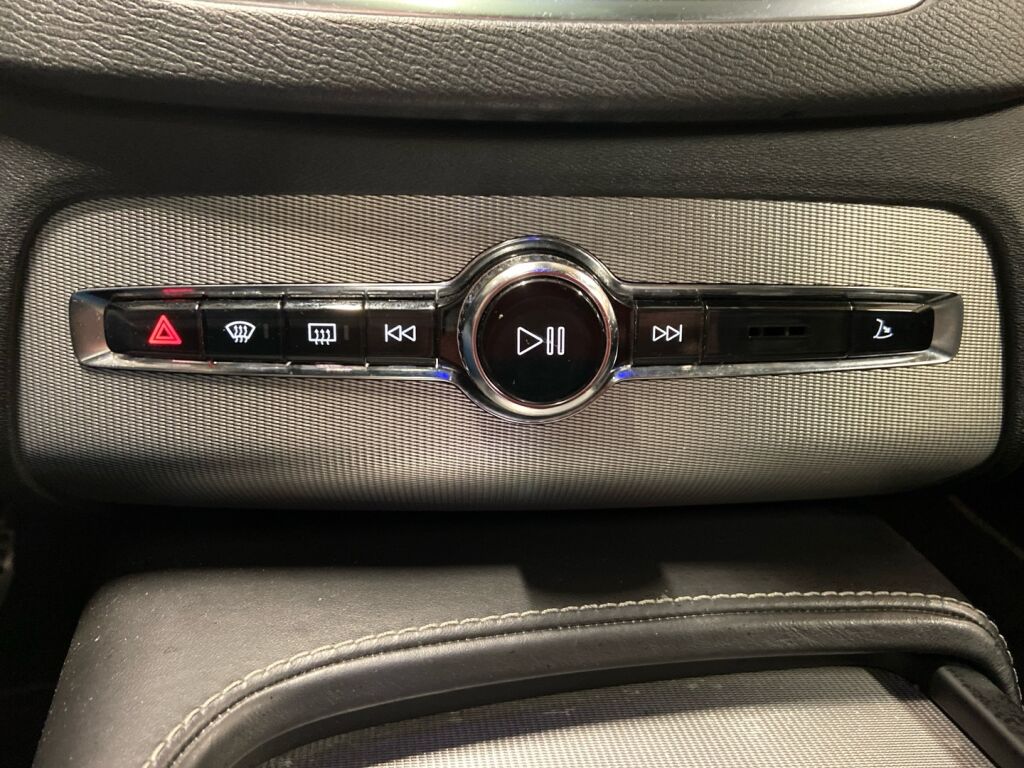 Volvo XC90 2016 Musta