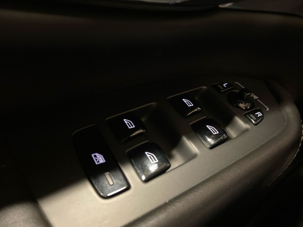 Volvo XC90 2016 Musta