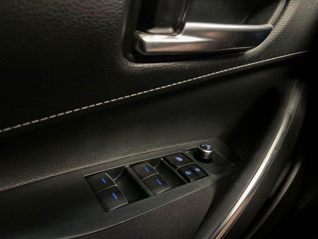 Toyota Corolla 2020 Musta