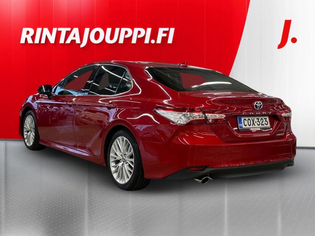 Toyota Camry 2020 Punainen