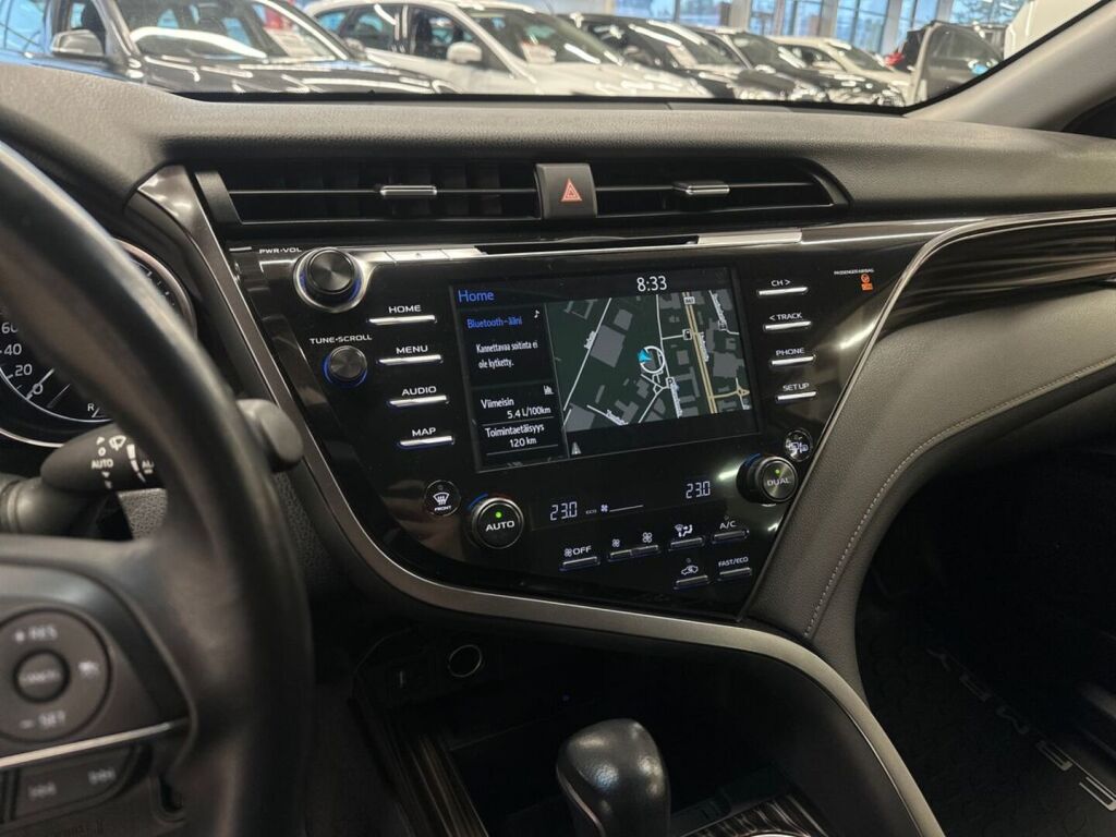 Toyota Camry 2020 Punainen