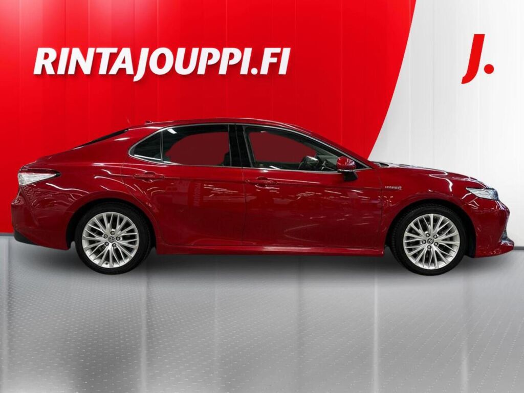 Toyota Camry 2020 Punainen