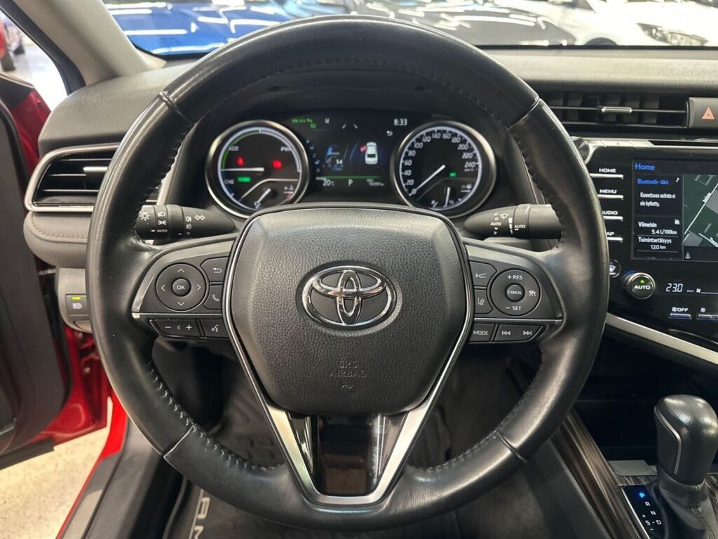 Toyota Camry 2020 Punainen