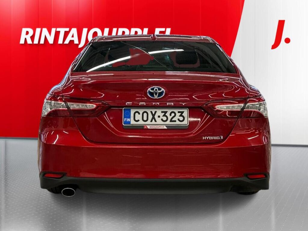 Toyota Camry 2020 Punainen
