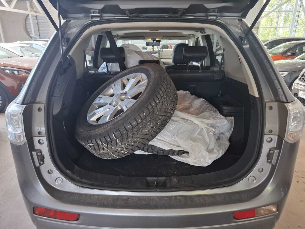 Mitsubishi Outlander PHEV 2013 Harmaa