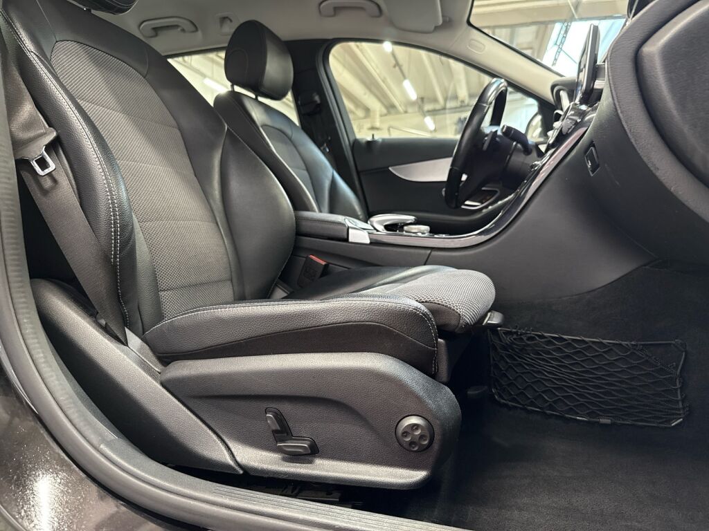 Mercedes-Benz C 2016 Musta