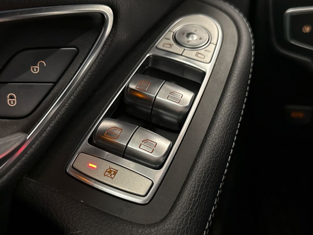 Mercedes-Benz C 2016 Musta