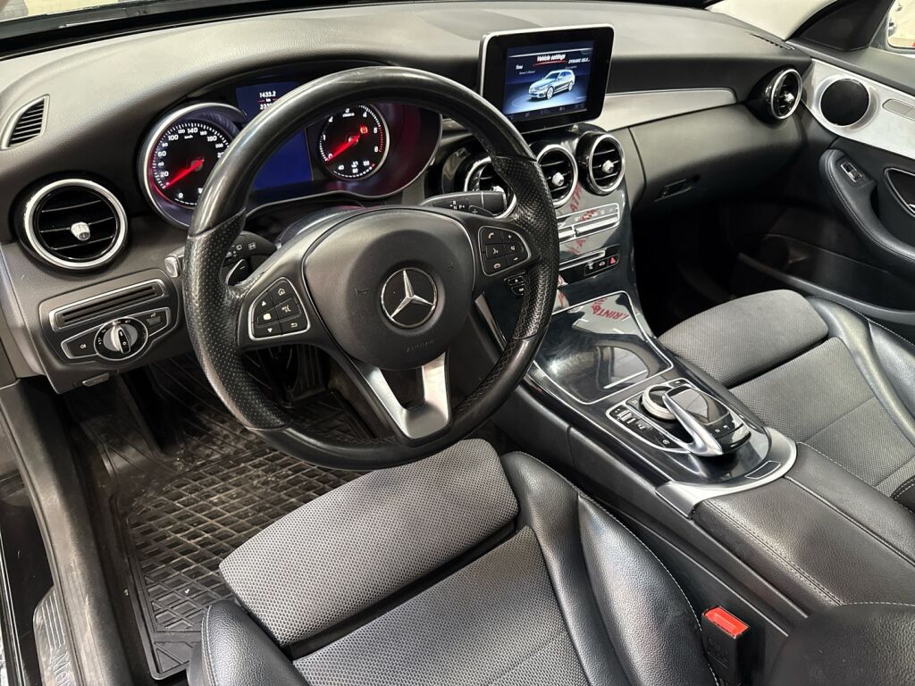 Mercedes-Benz C 2016 Musta