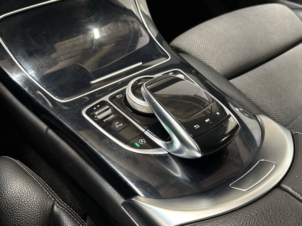 Mercedes-Benz C 2016 Musta