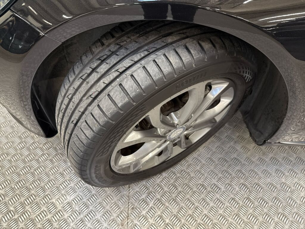 Mercedes-Benz C 2016 Musta