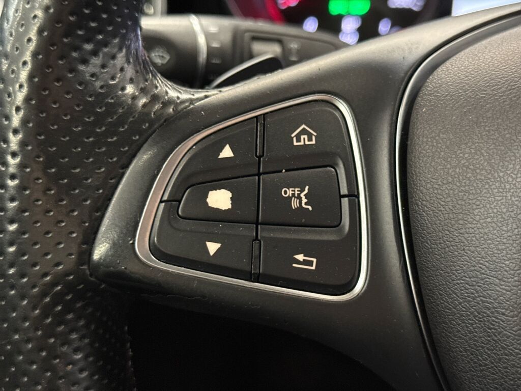 Mercedes-Benz C 2016 Musta