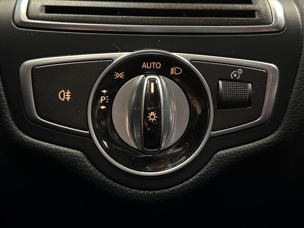 Mercedes-Benz C 2016 Musta