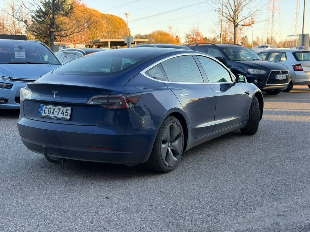 Tesla Model 3 2020 Sininen