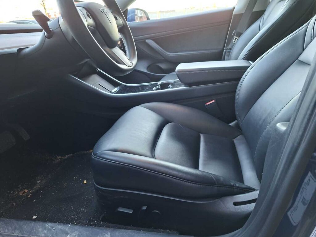 Tesla Model 3 2020 Sininen
