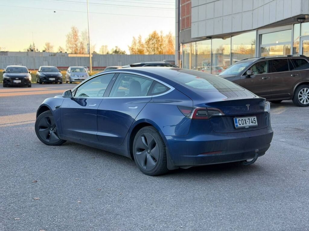 Tesla Model 3 2020 Sininen