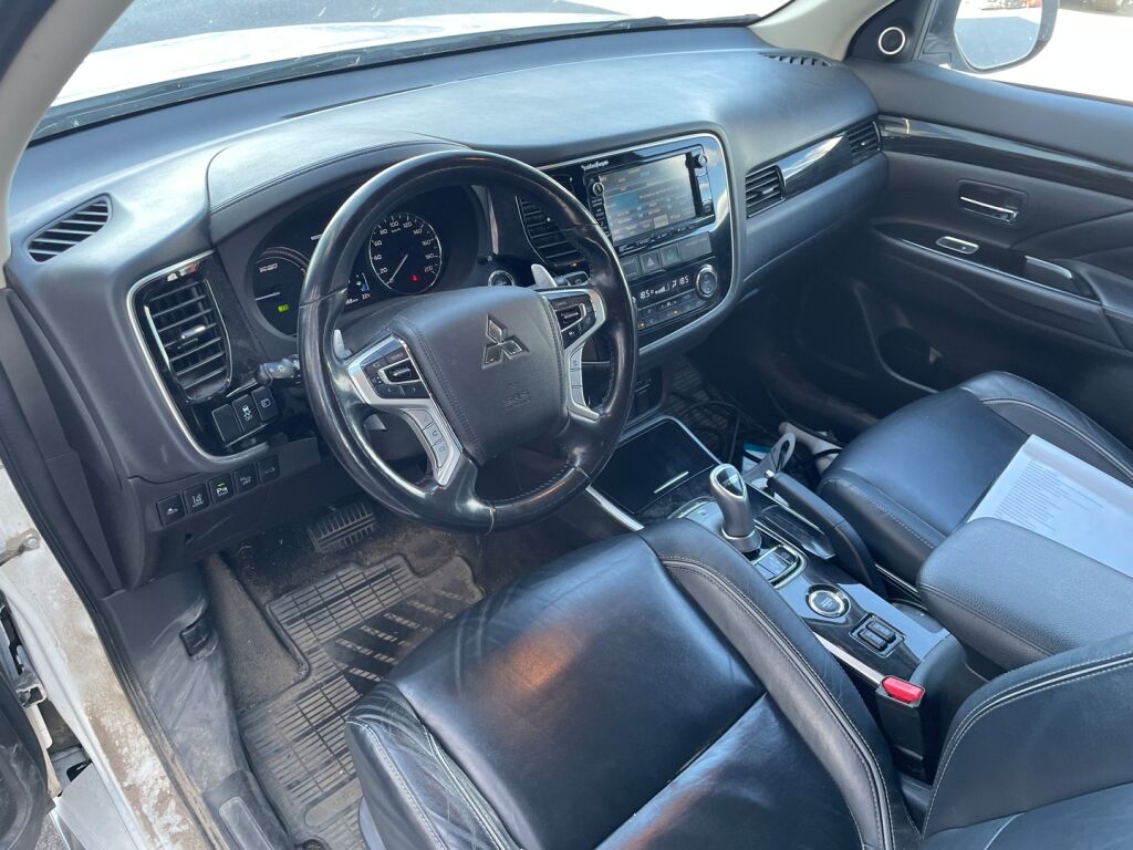 Mitsubishi Outlander PHEV 2017 Valkoinen