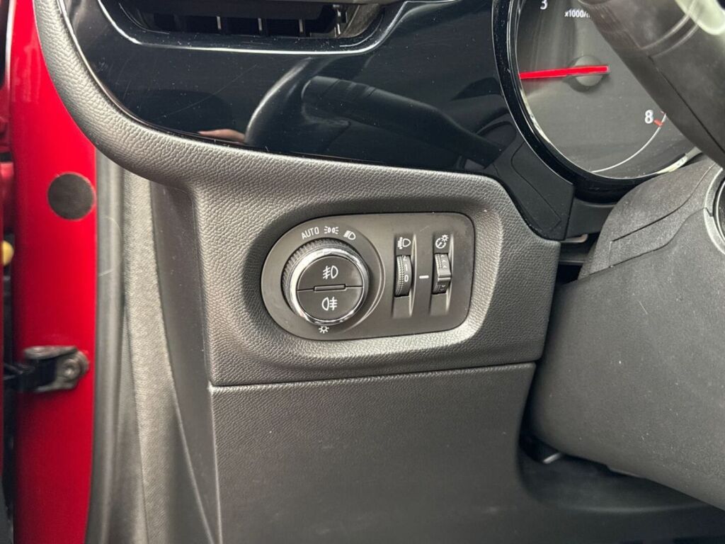 Opel Corsa 2020 Punainen