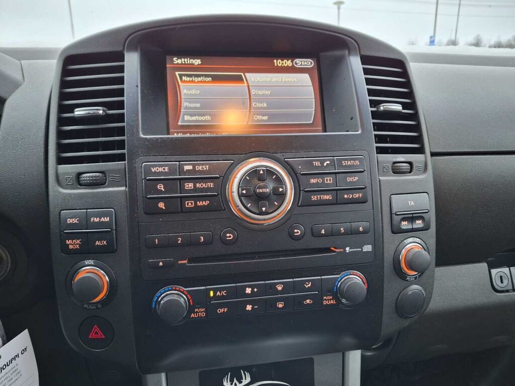 Nissan Navara 2012 Valkoinen