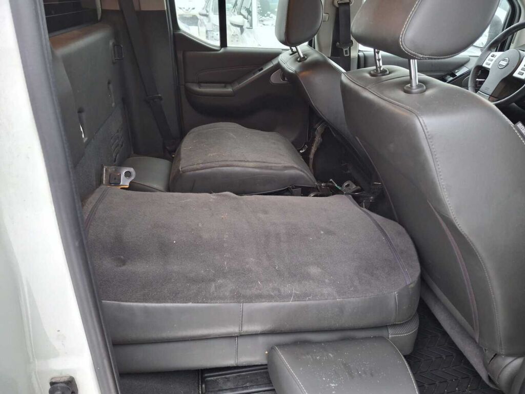 Nissan Navara 2012 Valkoinen