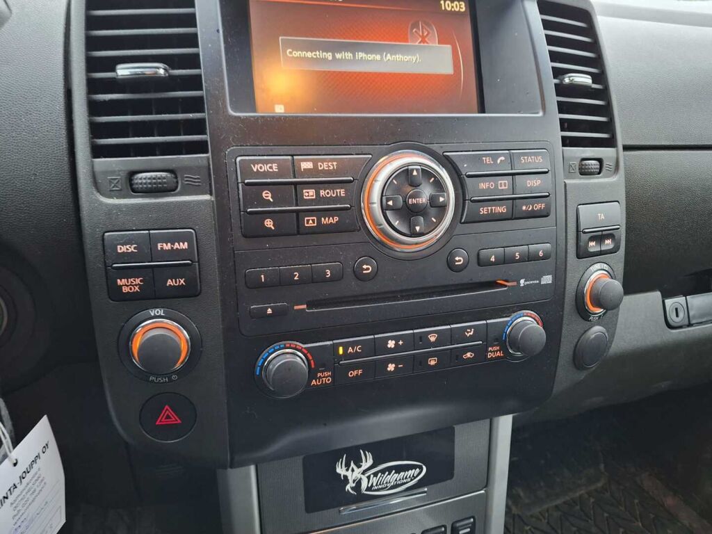 Nissan Navara 2012 Valkoinen