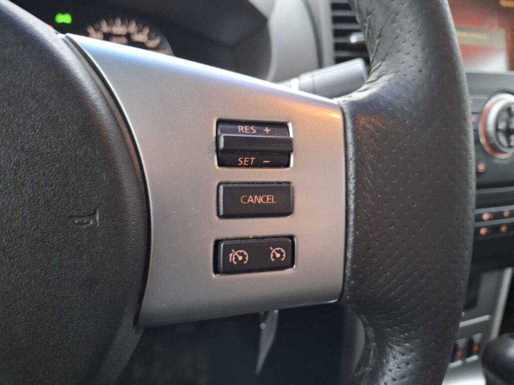 Nissan Navara 2012 Valkoinen