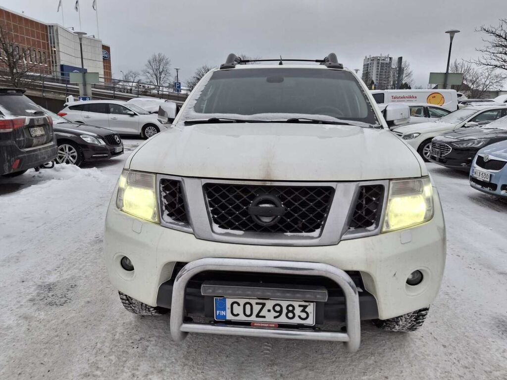 Nissan Navara 2012 Valkoinen