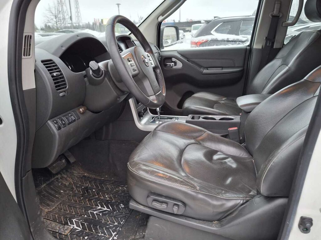 Nissan Navara 2012 Valkoinen