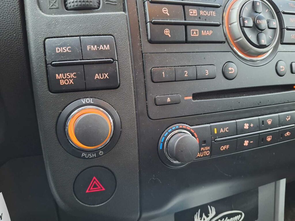 Nissan Navara 2012 Valkoinen