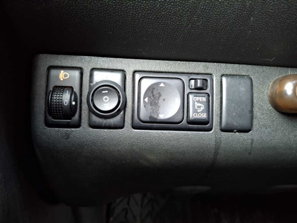 Nissan Navara 2012 Valkoinen