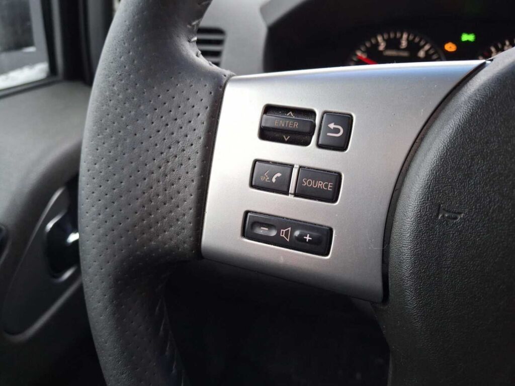 Nissan Navara 2012 Valkoinen