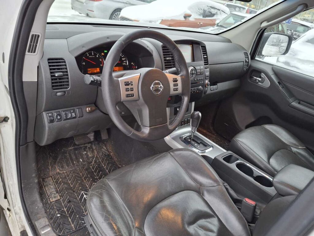Nissan Navara 2012 Valkoinen