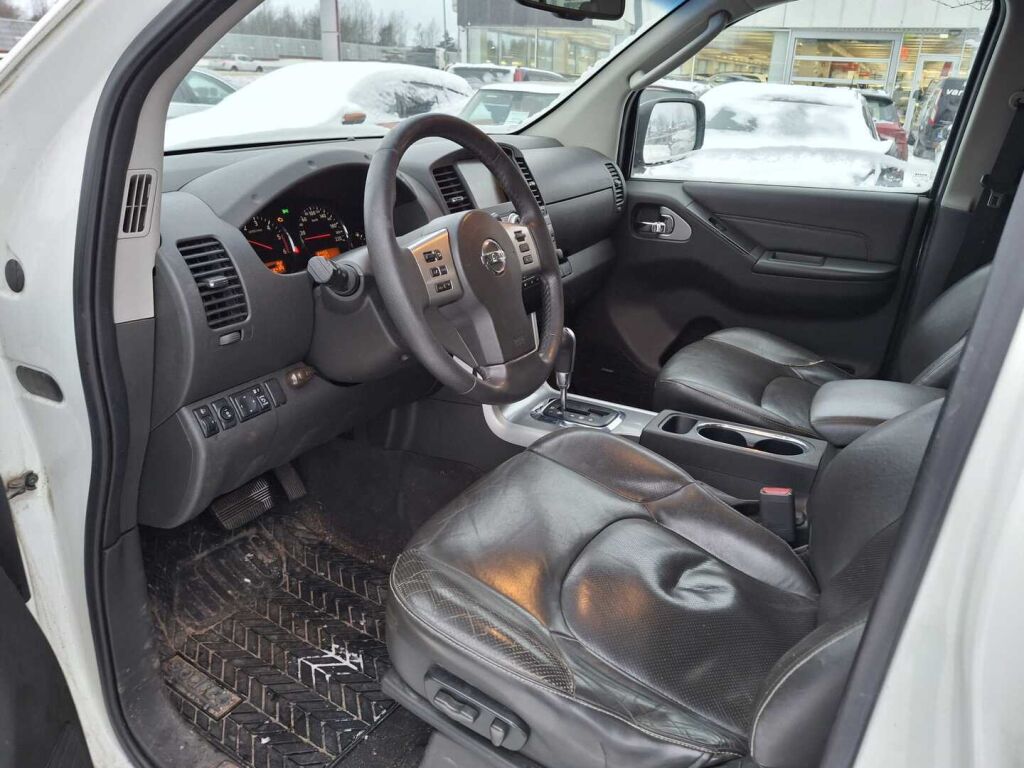 Nissan Navara 2012 Valkoinen