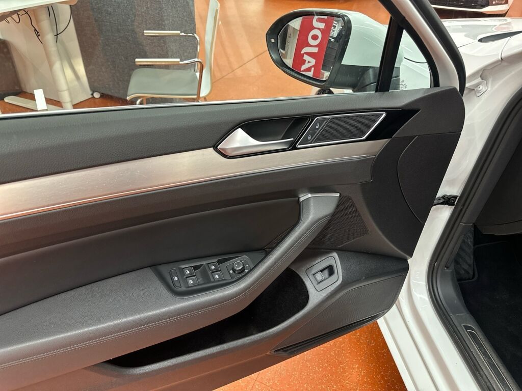 Volkswagen Passat 2019 Valkoinen