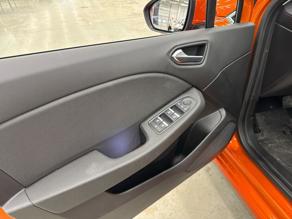 Renault Clio 2021 Oranssi