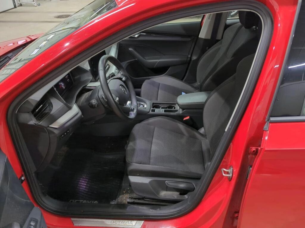 Skoda Octavia 2021 Punainen