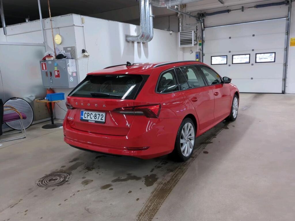 Skoda Octavia 2021 Punainen