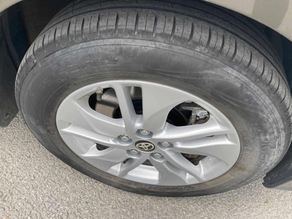 Toyota Yaris 2021 Metallinhohto Ruskea (beige)