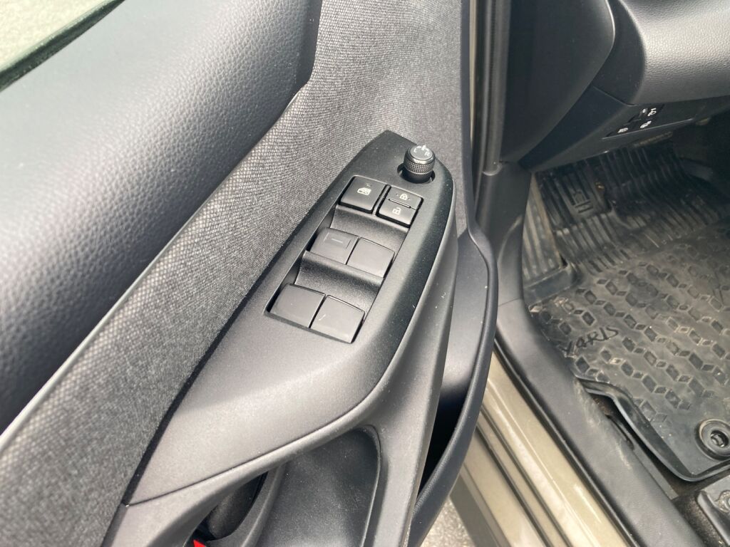 Toyota Yaris 2021 Metallinhohto Ruskea (beige)