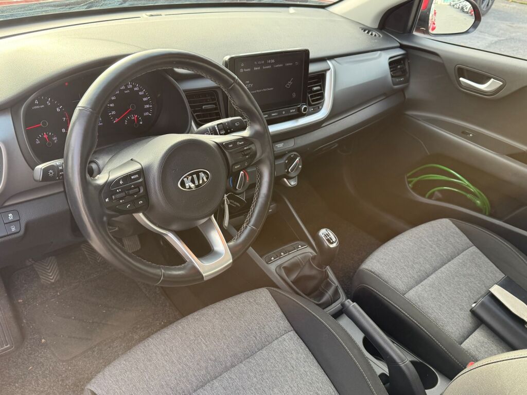 Kia Stonic 2021 Punainen