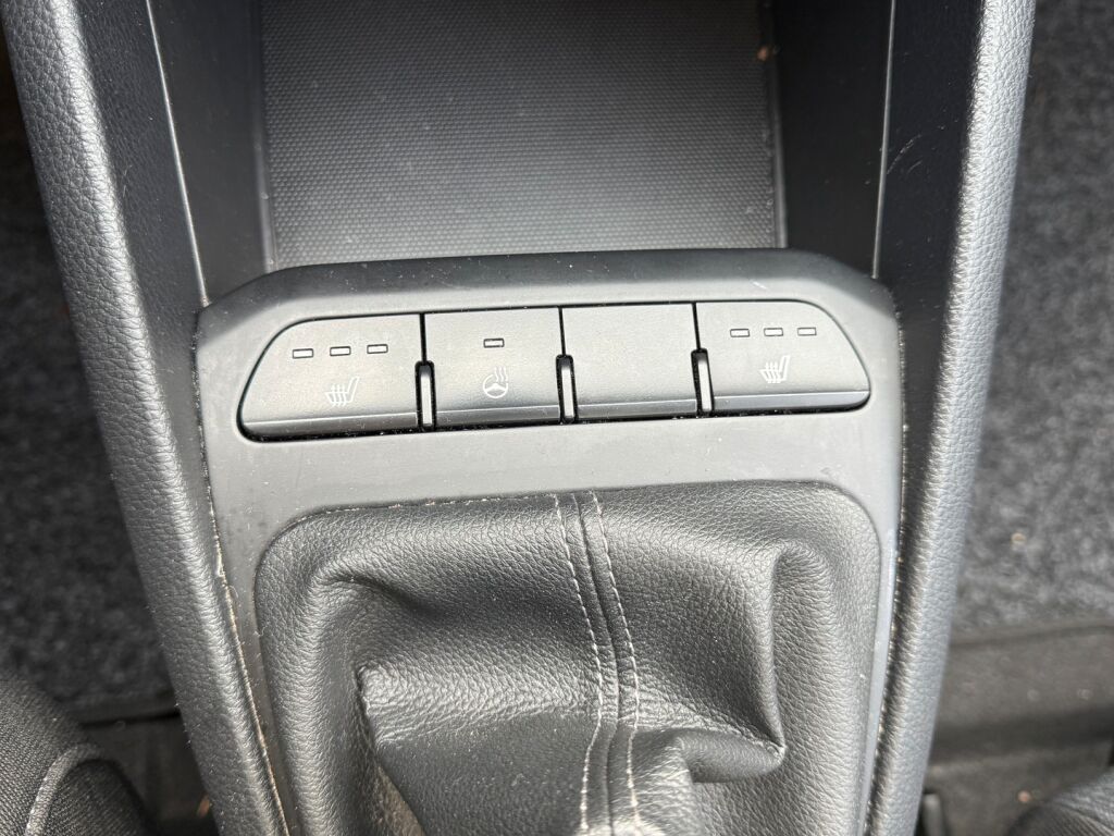 Kia Stonic 2021 Punainen