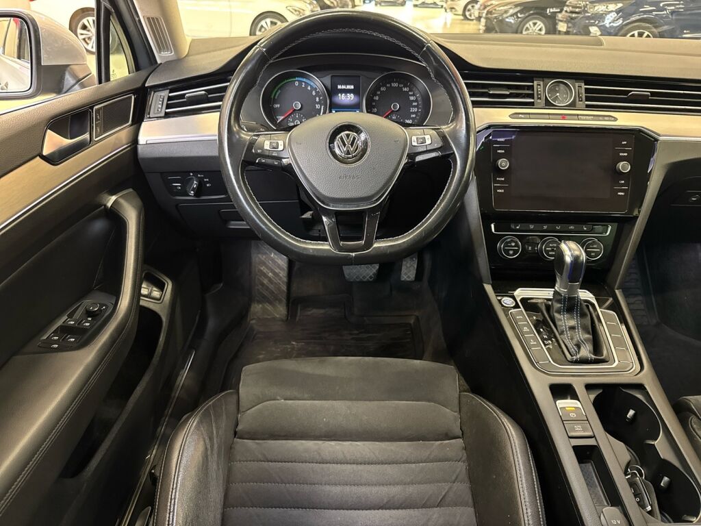 Volkswagen Passat 2017 Monivär.