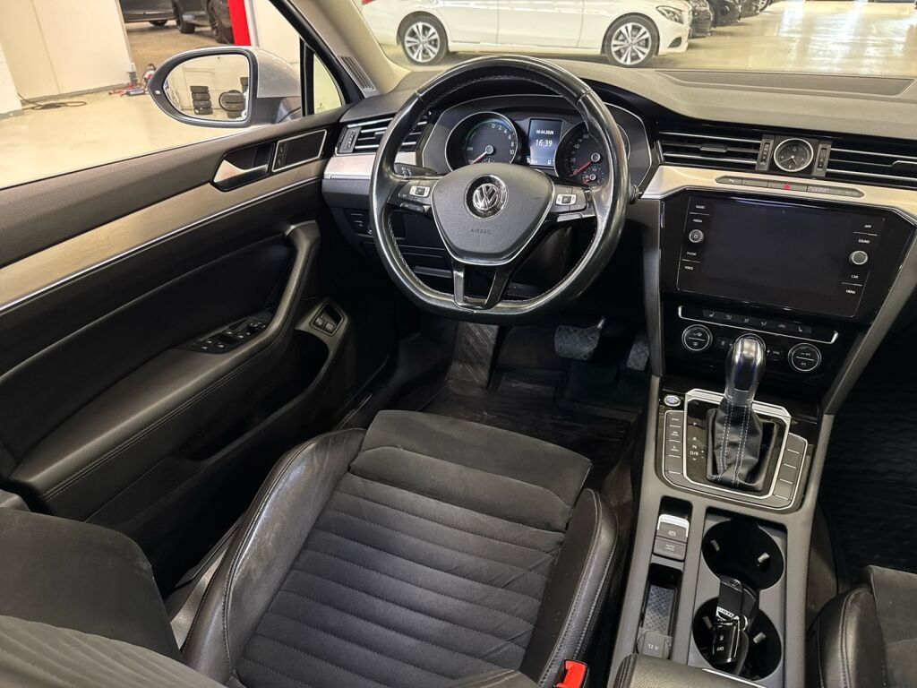 Volkswagen Passat 2017 Monivär.