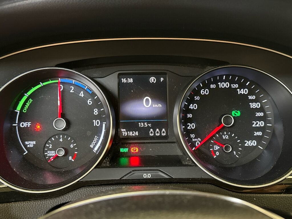 Volkswagen Passat 2017 Monivär.